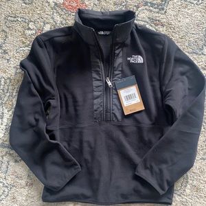 The North Face
Teen Glacier ½ Zip Pullover
Unisex, kids size 12 (large)
